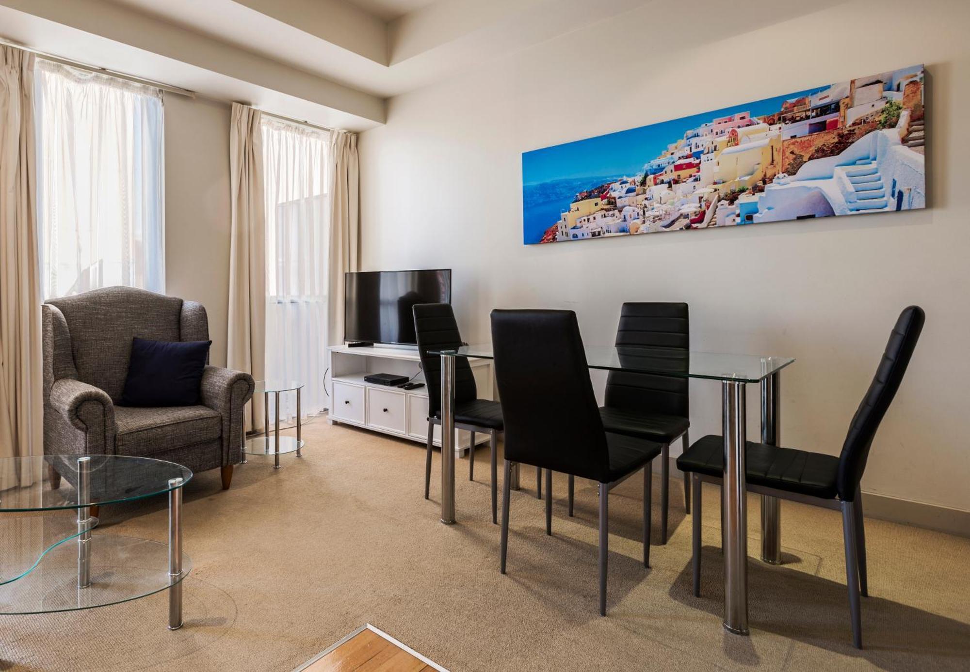 Absolute Collins Apartments — Photos 2